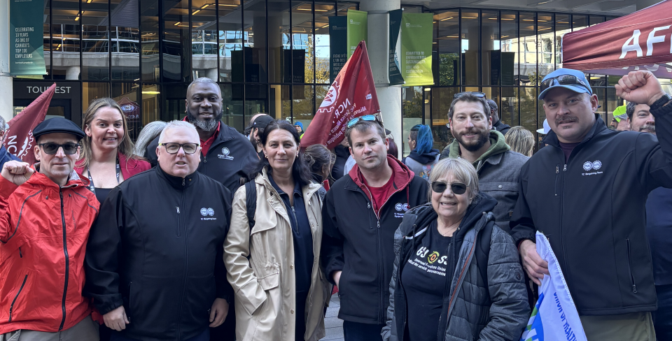 The TC bargaining team visit the Bank of Canada picket line in Ottawa on October 23, 2026.